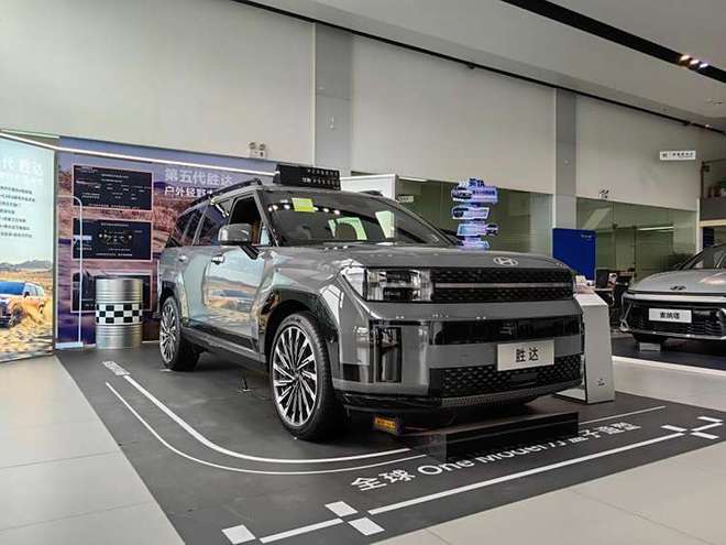 ：户外轻野中大型SUV的新选择米乐m6网站第五代胜达探店体验(图4)