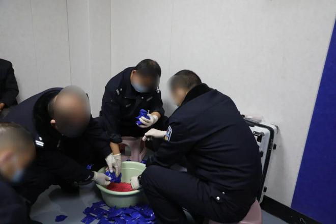 靖破获一起特大贩卖毒品案m6米乐3447kg！曲
