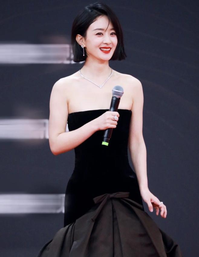 个风情万种却被29岁三线小花抢风头m6米乐澳门这一天内娱一线女星个(图2)