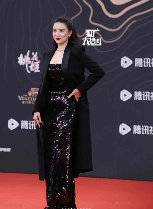 个风情万种却被29岁三线小花抢风头m6米乐澳门这一天内娱一线女星个(图12)