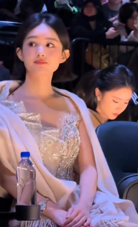 个风情万种却被29岁三线小花抢风头m6米乐澳门这一天内娱一线女星个(图27)